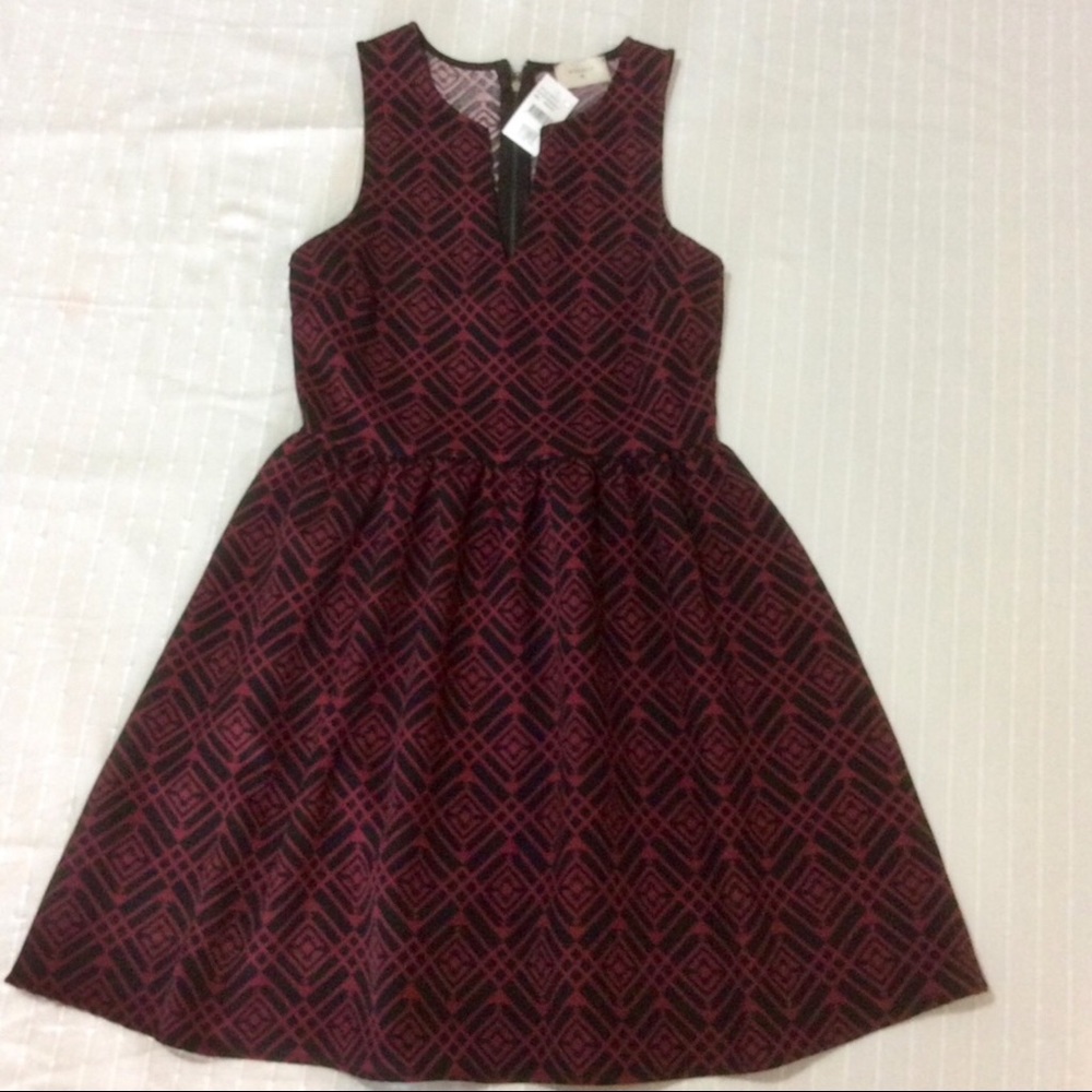 NWT  Everly dress! Wine & black print - size M.